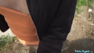 An Italian girl lost her phone and a pick-up guy called her