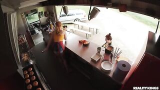 A guy fucked his girlfriend on the kitchen table