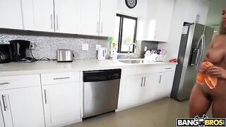A hot maid is doing her cleaning without any clothes on