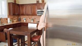 A life of a stupid bimbo is the best one. Watch her actions!