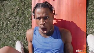 A yogi guy fucked a girl in doggystyle position on the street