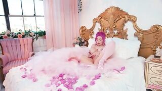 A girl is fucking herself with toys and imagining a glamorous life