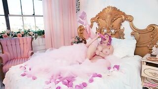A girl is fucking herself with toys and imagining a glamorous life