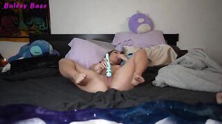 A foot fetish solo girl masturbates her pussy with toes, showcasing her unique style
