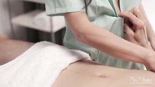 A masseuse gives a happy end to her client with a sensual massage