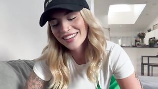 Will the barista give up coffee for a juicy ass?
