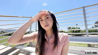 Sexual girl made blowjob without any problems, as if it was nothing