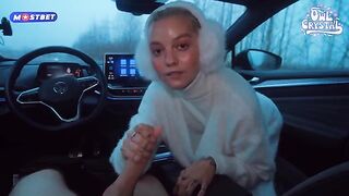 College slut gets her throat filled with cum in a car