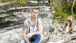 A man found a girl, who knows the secret of male attraction to nature