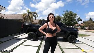 A couple has sex right in the garage, no need to go elsewhere