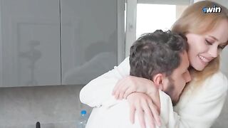 The housewife got fucked by a plumber in doggy style