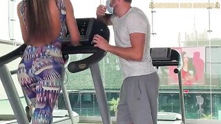 I hooked the hottest chick in the gym, she’s unbelievable!