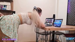 Kumarbaz yalnız yakalayınca domaltıp sikiyor, Türkçe altyazılı seks videosi