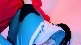 A slutty girl plays a risky game with her warden, and things get wet