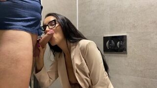 A couple has sex right in the restaurant booth without hiding