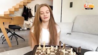 A hot girl showed how to make the next move and bounce