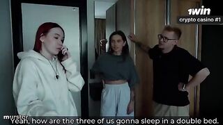 My girlfriend fucks while I jerk off calmly, totally risk-free