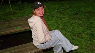 A girl agreed to have sex with a stranger in the park for money