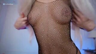 Fit cutie EmiliaBunny has a juicy ass and knows how to ride a big cock