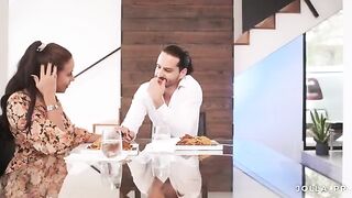 Therapist invited her patient to her home for a dinner date